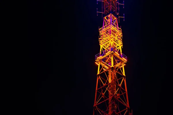 Torre de TV à noite close-up — Fotografia de Stock