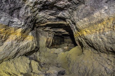 terk edilmiş eski maden