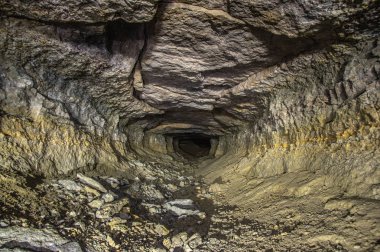 terk edilmiş eski maden