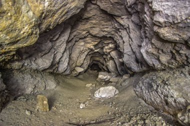 Eski terk edilmiş fosforlu maden