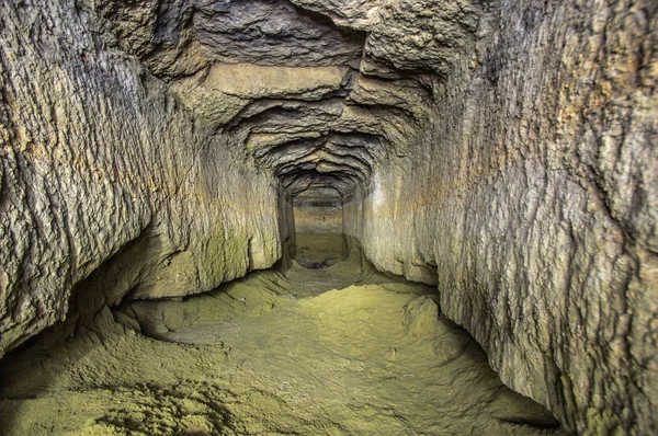 terk edilmiş eski maden