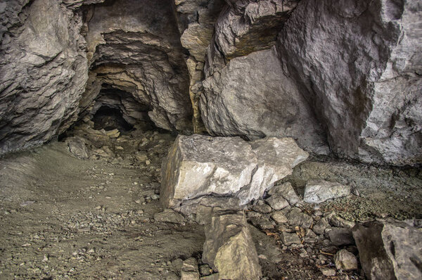 Старая заброшенная фосфоритная шахта
