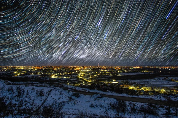 Huellas de estrellas en el cielo nocturno — Foto de Stock