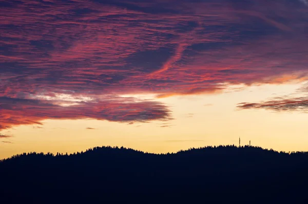 Puesta de sol de otoño en las montañas — Foto de Stock