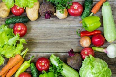 Üstten görünüm sağlıklı gıda arka plan kopya alanı ile. Sağlıklı gıda kavramı ile taze sebze ve yemek pişirmek için malzemeler.