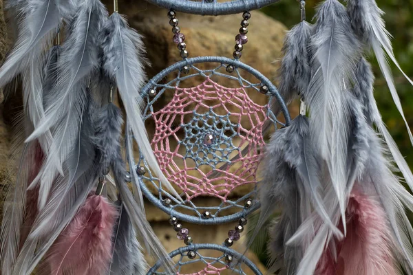 Drömfångare Med Fjädrar Trådar Och Pärlor Rep Hängande Drömfångare Handgjord — Stockfoto
