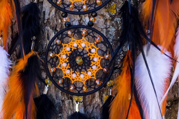 Atrapasueños Con Hilos Plumas Cuentas Cuerda Colgando Atrapasueños Hecho Mano — Foto de Stock