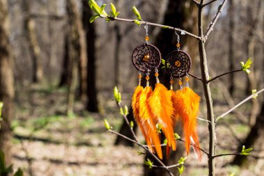 tüy iplik ve boncuk halat asılı ile el yapımı Rüya yakalayıcı küpe