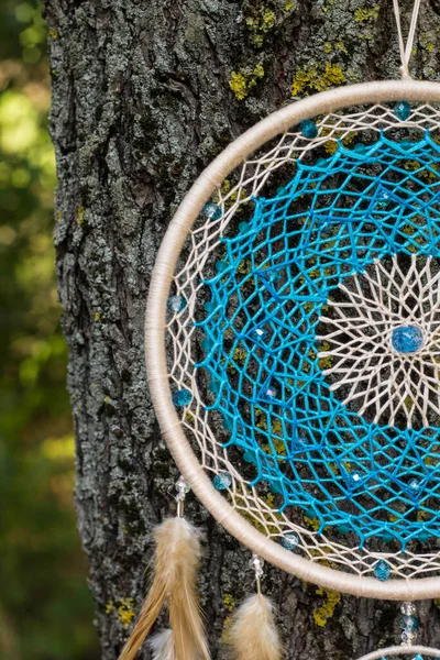 Apanhador Sonhos Com Fios Penas Pérolas Corda Pendurada Dreamcatcher Artesanal — Fotografia de Stock