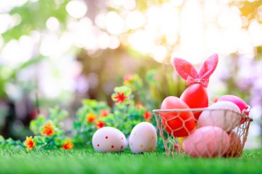 Mutlu Paskalya kavramları, renkli Paskalya yumurtaları.