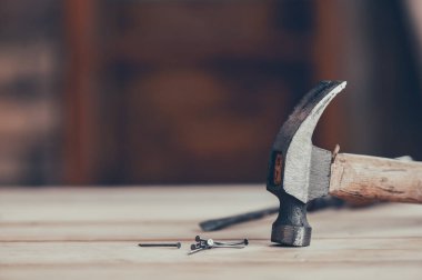 DIY için klasik marangozluk ekipmanları ve marangozluk ve işçilik için çalışma aletleri. İşçi Bayramı konseptin kutlu olsun. Evde kendini karantinaya al..