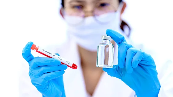 Scientist Coronavirus Vaccines Treatments Covid Therapeutic Develop Infected Patients Stop — Stock Photo, Image