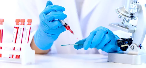 Scientist Coronavirus Vaccines Treatments Covid Therapeutic Develop Infected Patients Stop — Stock Photo, Image