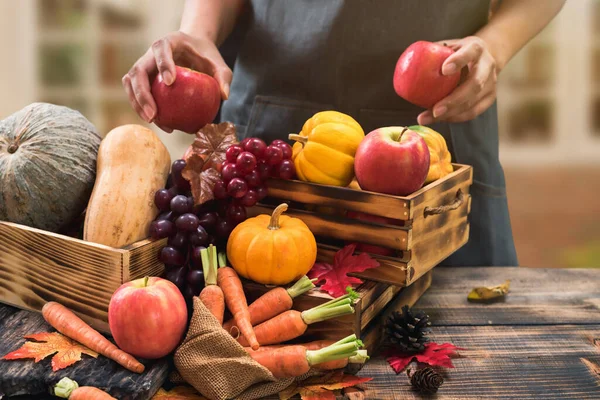 Herfst Oogsten Cornucopia Herfstseizoen Met Groente Fruit Thanksgiving Dag Concept — Stockfoto