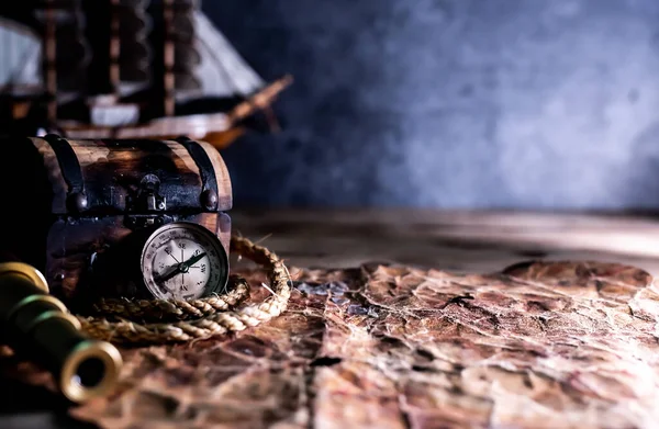 Kolumbus Tag Piraten Und Schätze Mit Historischer Weltkarte Und Entdeckung — Stockfoto