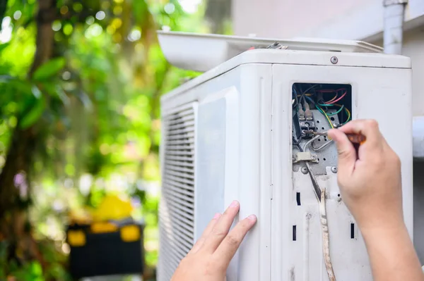 Repair Fix Air Conditioner Home Lock Self Quarantine Home Corona — Stock Photo, Image