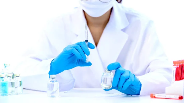 Scientist Coronavirus Vaccines Treatments Covid Therapeutic Develop Infected Patients Stop — Stock Photo, Image