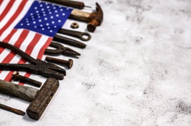 İşçi bayramı geçmişi ve federal tatil. Amerika ve ABD 'de bağımsızlık ve anma günü. Metin için kopyalama alanı olan mühendis ve işçi araçları.