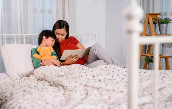 Asian Mother Work Home Together Son Mom Kid Reading Fairy — Stock Photo, Image