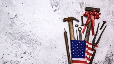 İşçi bayramı geçmişi ve federal tatil. Amerika ve ABD 'de bağımsızlık ve anma günü. Metin için kopyalama alanı olan mühendis ve işçi araçları.