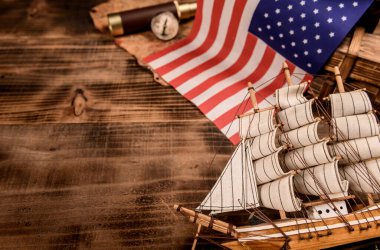 Columbus Günü geçmişi. Harita ve eski ekipmanların keşfi. Ekim 'de Amerika' nın Keşfi ve Tarihi.