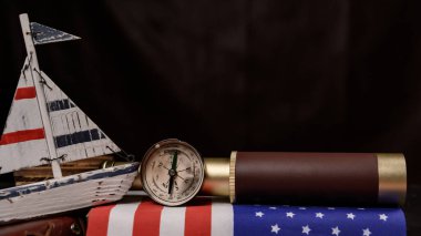 Columbus Günü geçmişi. Harita ve eski ekipmanların keşfi. Ekim 'de Amerika' nın Keşfi ve Tarihi.