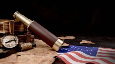 Columbus Günü geçmişi. Harita ve eski ekipmanların keşfi. Ekim 'de Amerika' nın Keşfi ve Tarihi.