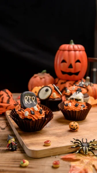 Vaření Lahodný Domácí Dort Zdobit Cupcake Halloween Slavnostní Sladký Dezert — Stock fotografie