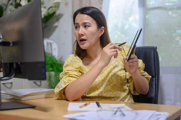 Asiatica Donna Affari Online Lavoro Casa Stile Vita Femminile Tailandese — Foto Stock