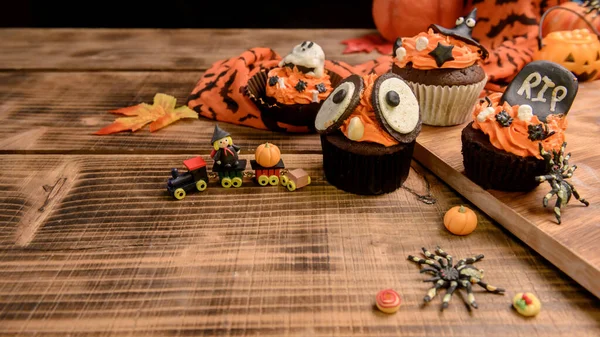 Gotowanie Pyszne Domowe Ciasto Udekorować Babeczkę Halloween Uroczysty Słodki Deser — Zdjęcie stockowe