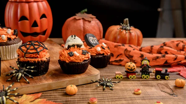 Gotowanie Pyszne Domowe Ciasto Udekorować Babeczkę Halloween Uroczysty Słodki Deser — Zdjęcie stockowe