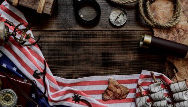 Columbus Günü geçmişi. Harita ve eski ekipmanların keşfi. Ekim 'de Amerika' nın Keşfi ve Tarihi.