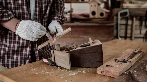 Hombre Estilo Vida Diario Casa Madera Bricolaje Vintage Pajarera Madera —  Fotos de Stock