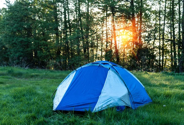 Туристическая Палатка Вечерним Солнцем — стоковое фото