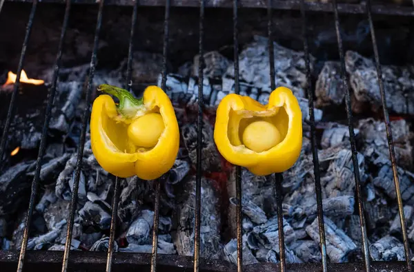 Ovos Pimenta Bolgariana Grelhados Carvão Grelha — Fotografia de Stock