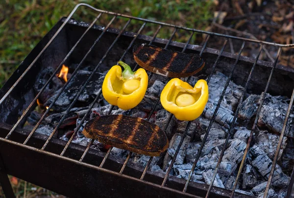 Eggs Bolgarian Pepper Grilled Coals Grill — Stock Photo, Image