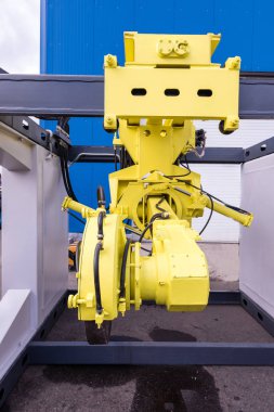  sarı endüstriyel robot yükleme