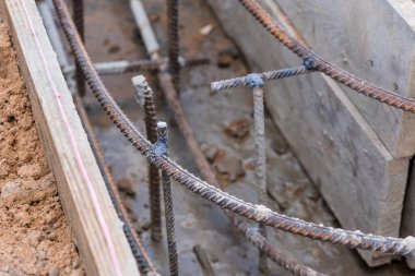 Vakfın resmi işlerinde armatür. İnşaat yapılıyor.