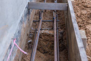 Vakfın resmi işlerinde armatür. İnşaat yapılıyor.