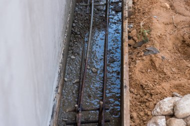 Vakfın resmi işlerinde armatür. İnşaat yapılıyor.