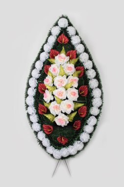 Mezar için renkli çiçek çelengi