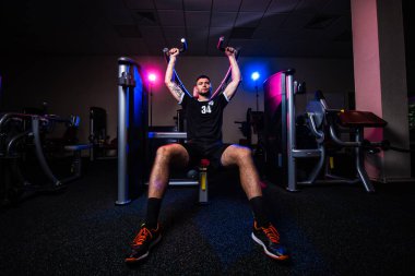 MINSK, BELARUS - 22 Temmuz 2020 Spor salonunda hentbol antrenmanı