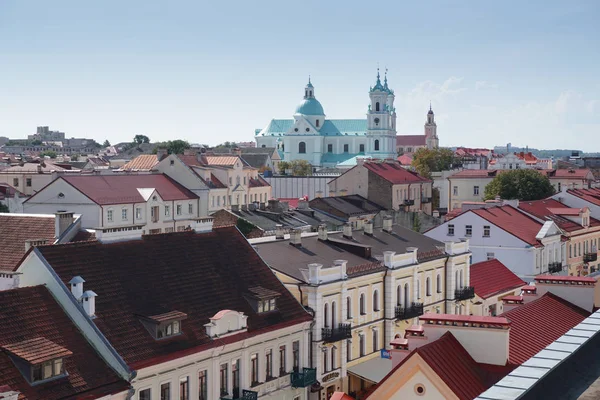 Grodno, Belarus - August 18, 2018: Panoramic view of Grodno. The historic city center with the main pedestrian street and the old Catholic church in perspective. — Stock Photo, Image