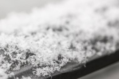 korkuluk üzerinde ilk kar taneleri