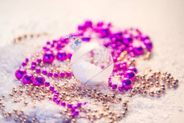 Noel topları ve kış dekorasyonları arka plan