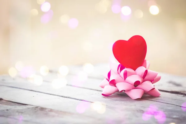 Kırmızı Kalp Pembe Kurdele Valentine Arka Plan — Stok fotoğraf