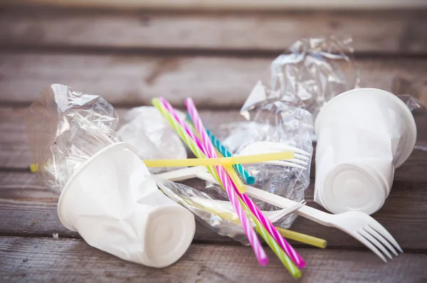 Plastik ahşap zemin, plastik kirliliği kavramı üzerine