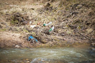 Nehir plastik kirliliği, plastik atık su