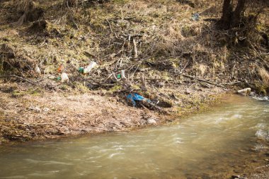 Nehir plastik kirliliği, plastik atık su