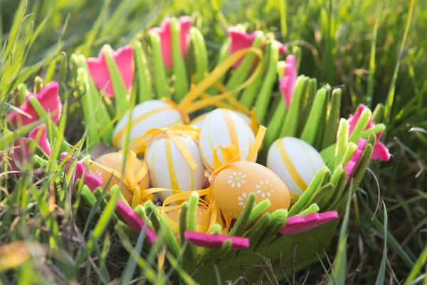 Easter Eggs Basket Grass — Stock Photo, Image